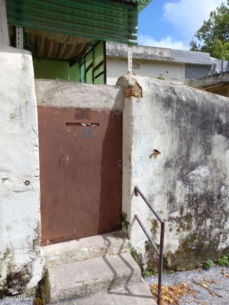 Prédio - Edifício de moradia T4, mais 3 Div. Susc. Utilz. Independente-9