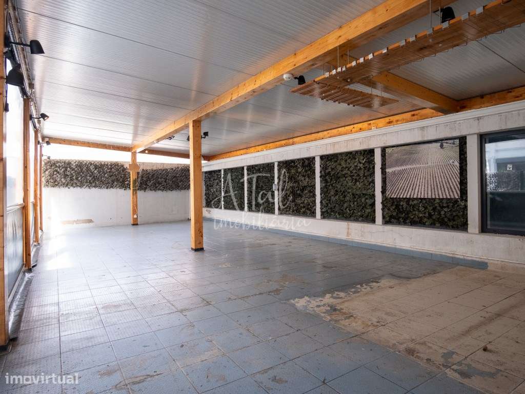 Loja / Espaço Comercial com Excelente Visibilidade para Arrendar - Grande imagem: 5/14