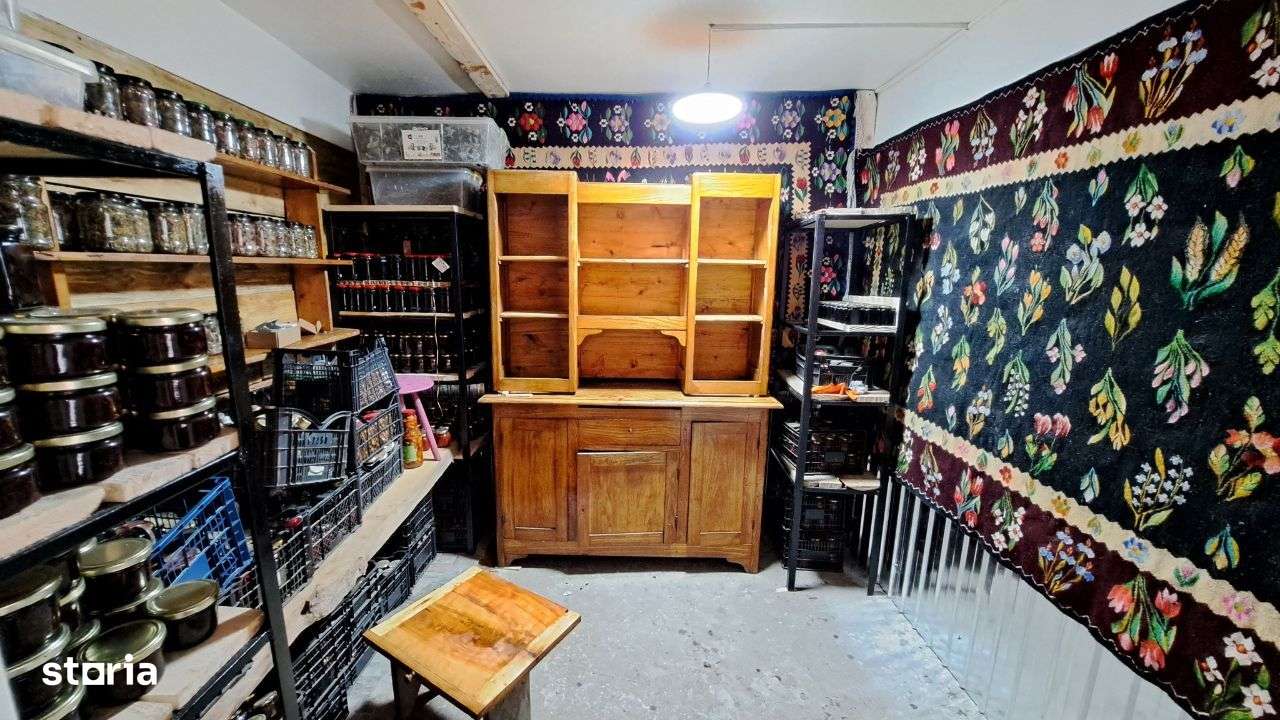 Pensiune ,17 camere, 600 mp utili, gradina cu ciubar, Voineasa - Imagine principală: 4/20