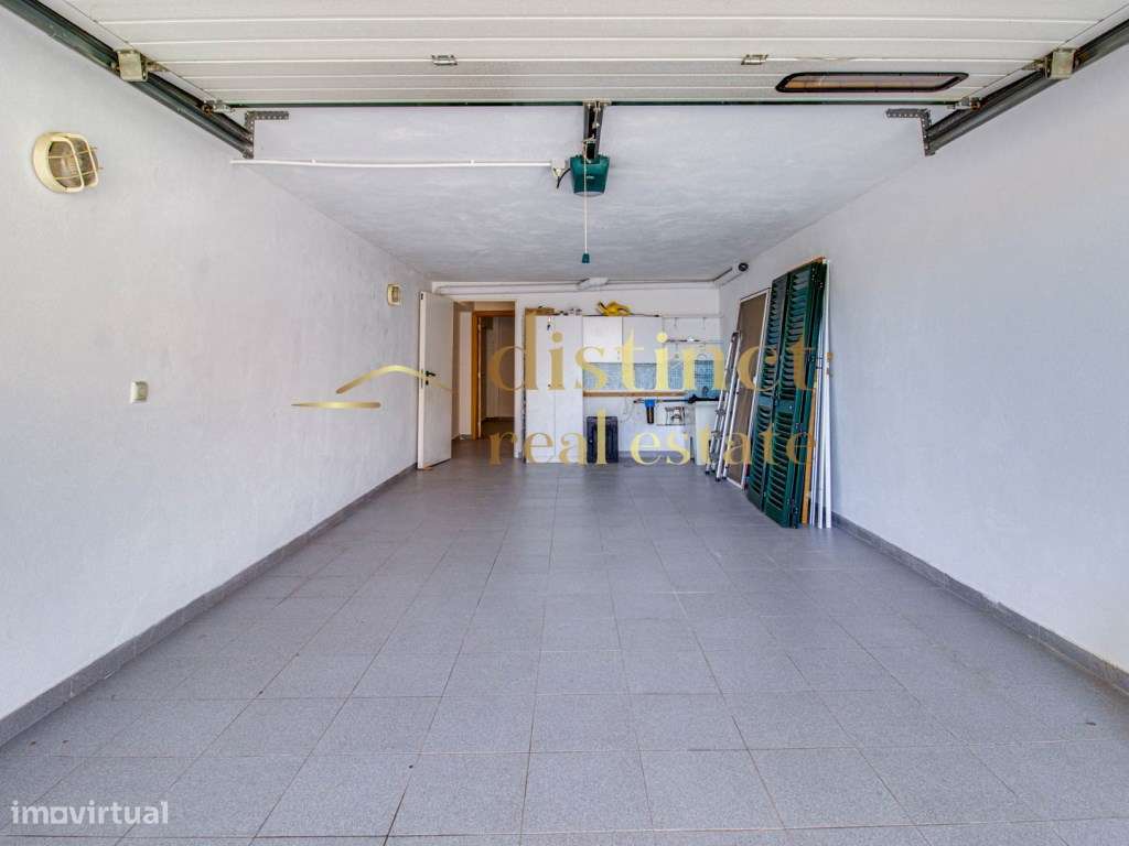 Moradia T2+1 Geminada com Garagem, Piscina, Terraço e BBQ-36