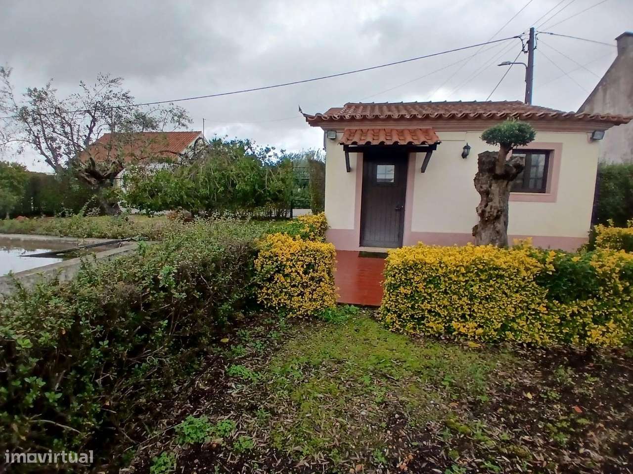 Moradia T4 com Piscina e Terreno Próxima de Constância-4
