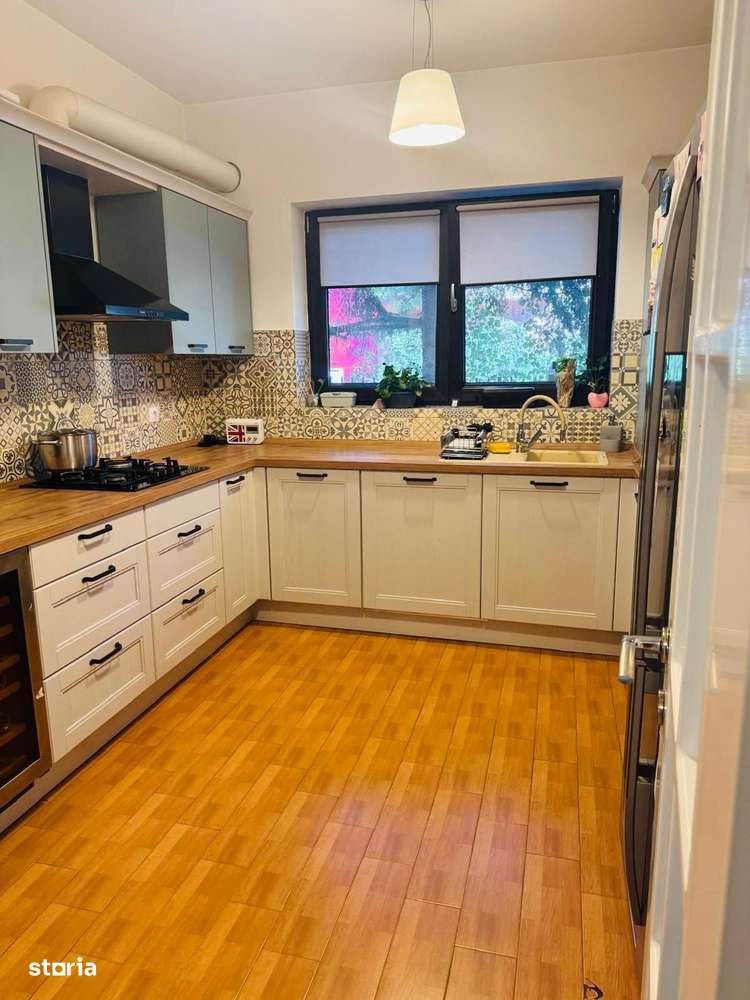 Vilă P+1+M renovată în 2022, cu grădină, în complex privat păzit-1