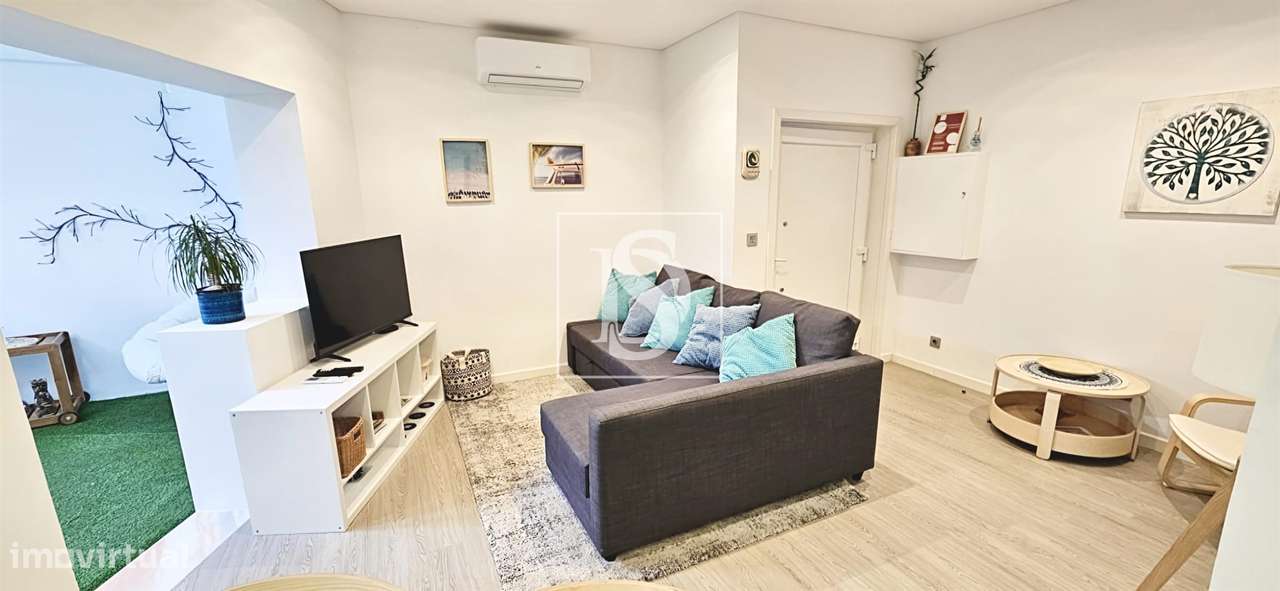 Andar Moradia, T2, Totalmente Renovado, junto à Praia (Lavra)-8