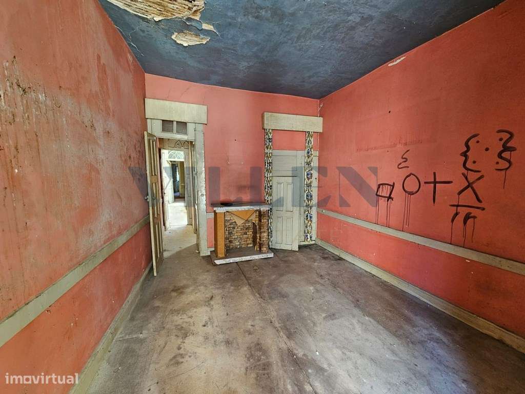 Prédio para restaurar no centro do Porto - Grande imagem: 5/22