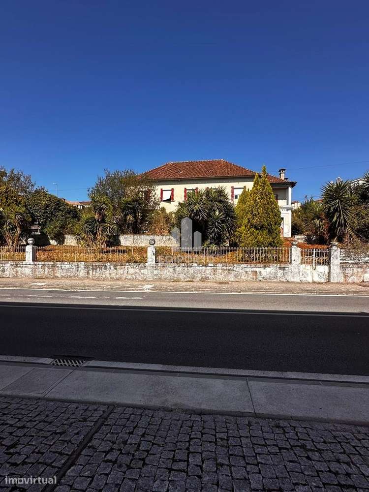 Moradia e Terreno com 3.000 m² em Lordelo- Paredes-9
