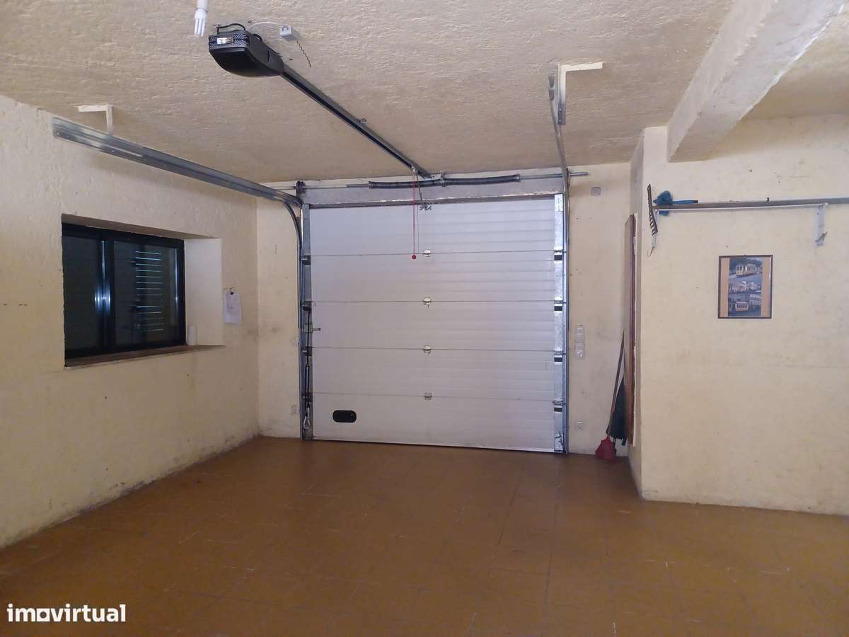 Mor.INDIVIDUAL  2300m2 de terreno + artigo urbano (Tipo T0)  em Lago-21