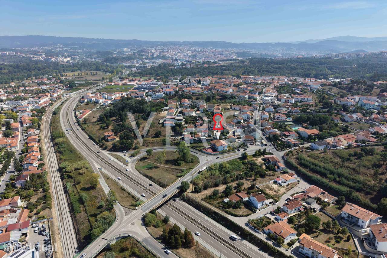 T3 com sótão, 2 garagens e amplo espaço exterior - São Martinho do...-0