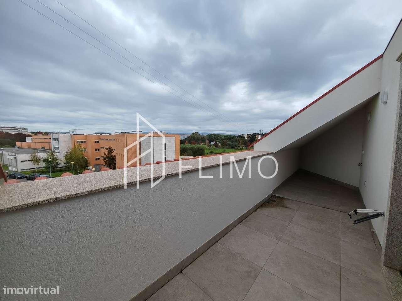 Apartamento de tipologia T0 no coração de Ovar-8