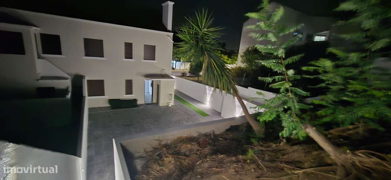 T3 NOVO – Apartamento com Espaço Exterior Único de 500 m² no Seixal-55