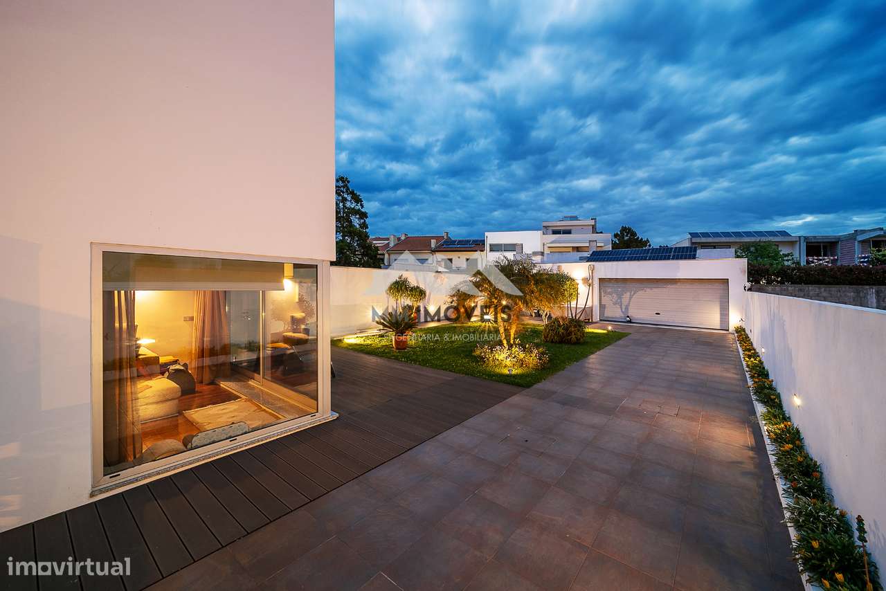 Moradia Lavra | Terraço Panorâmico Vista Mar | Jardins | Closet | Anex-4
