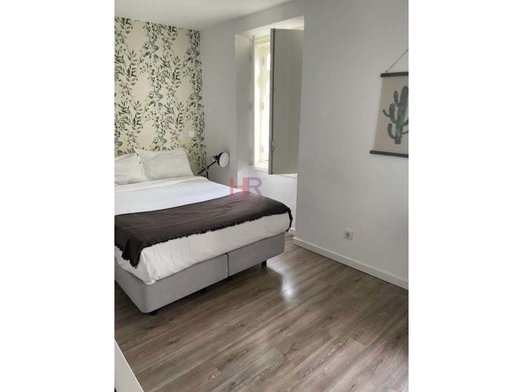 Vende-se Prédio com 8 estúdios mobilados e equipados.-18