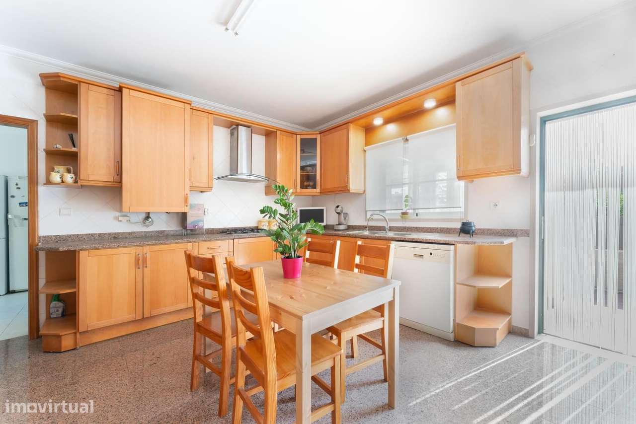 Moradia Geminada T5 + 2 com estacionamento, Alcabideche, Cascais - Grande imagem: 1/42