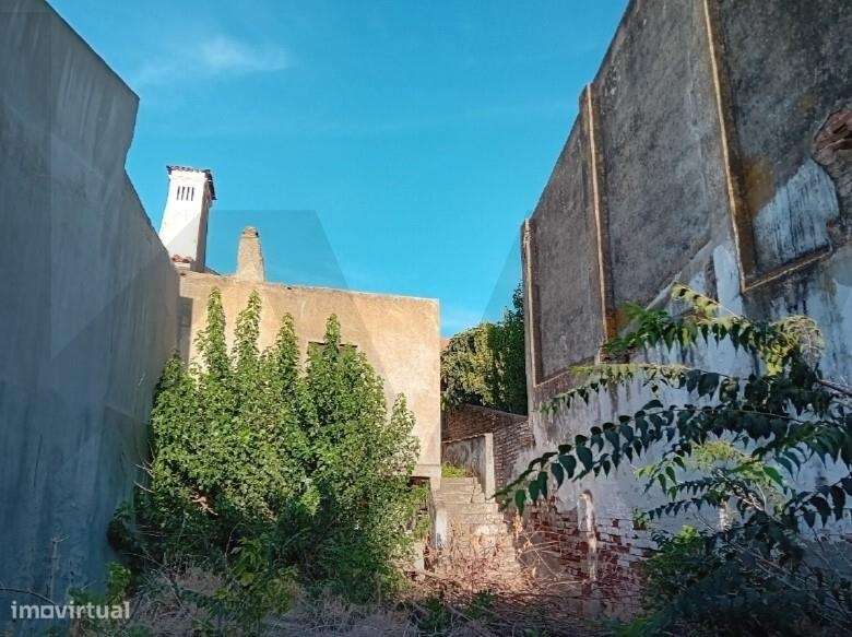 Prédio em Ruína com Projeto Aprovado para Duas Moradias T2 Duplex - Grande imagem: 4/11