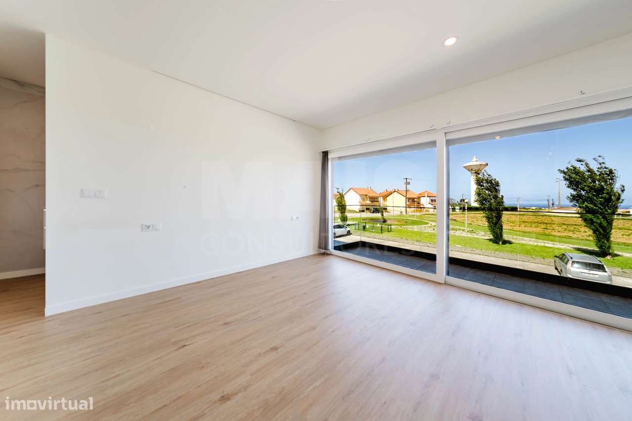 Moradia T3+2 Moderna com Vista Mar e Terraço Panorâmico-43