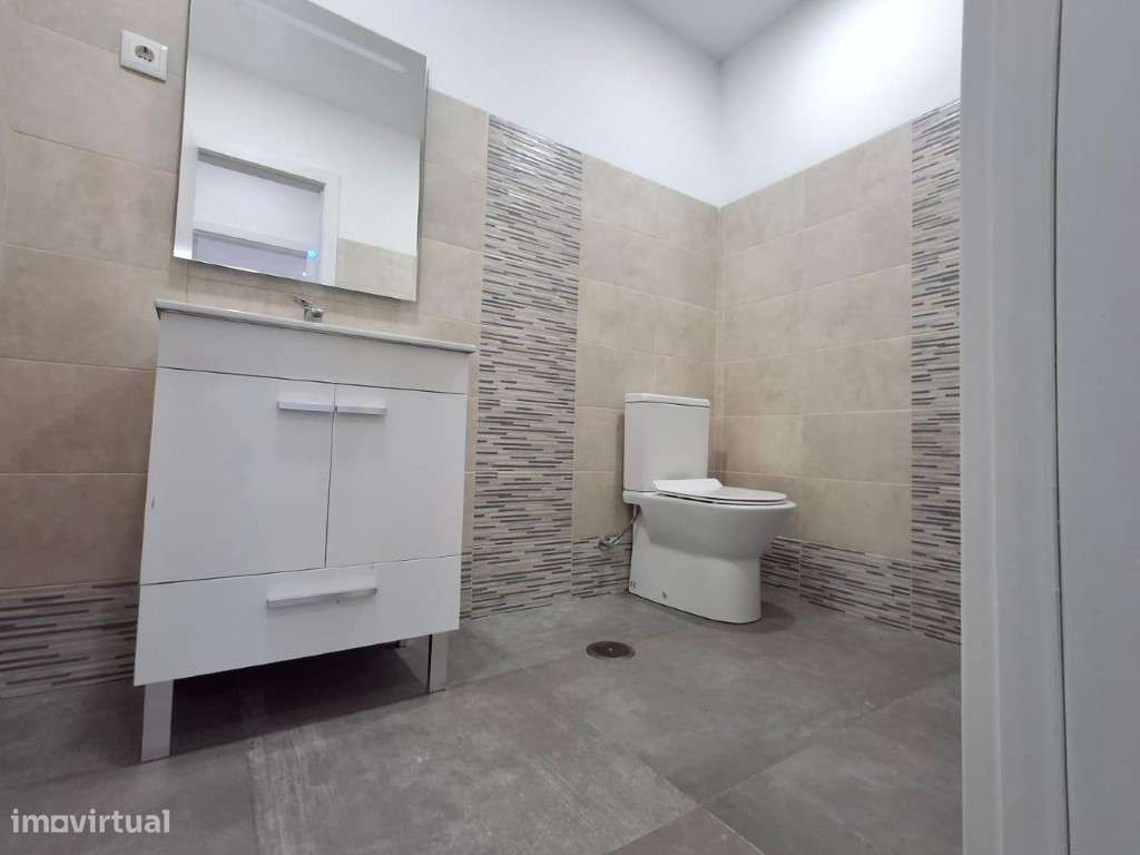 APARTAMENTO T1+1 NA RUA 26 DE JANEIRO - BAIXA DA BANHEIRA-13