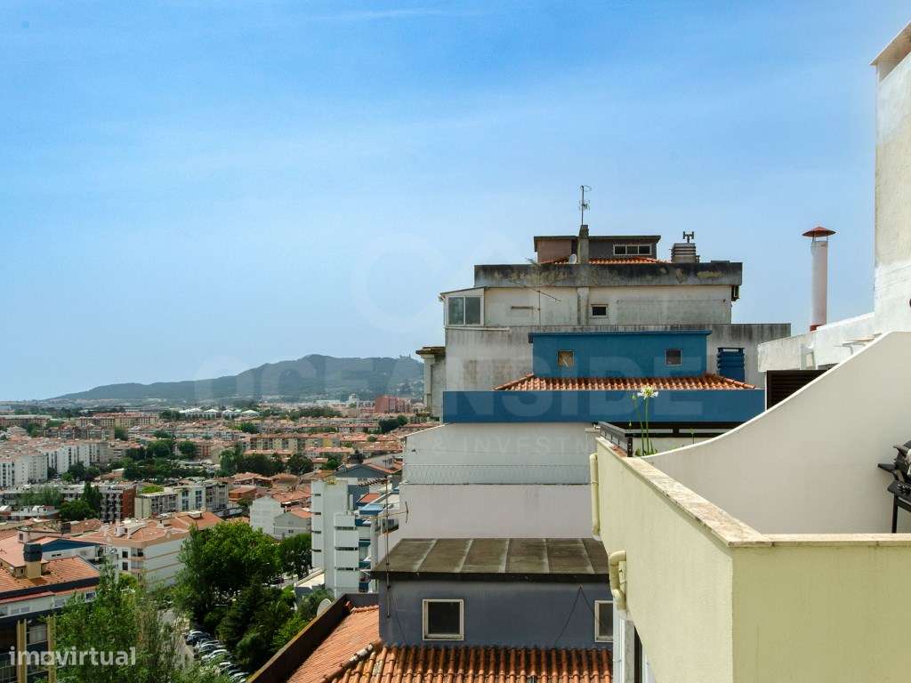 T3 com garagem, vista de serra e mar-18