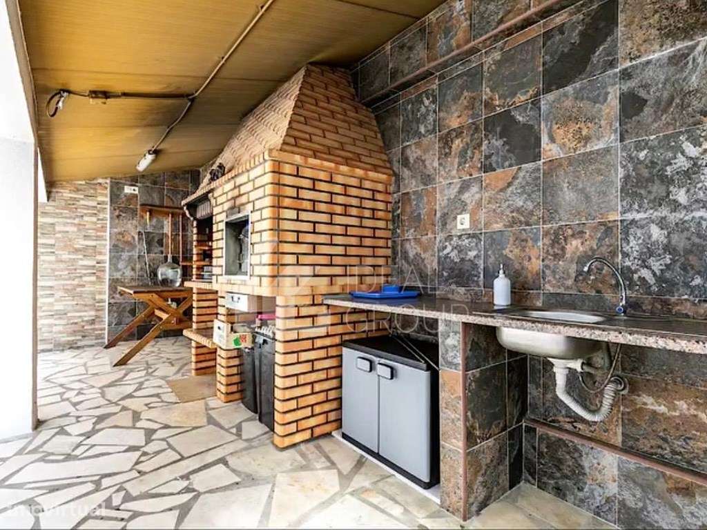 Moradia com Piscina em lote de 1.599 m² na Silveira-20