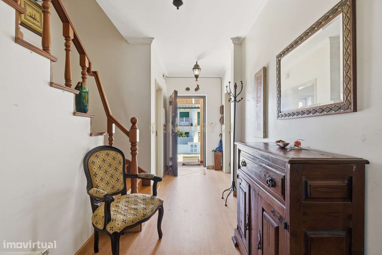 Moradia T3 com piscina e vista campo em Localização Privilegiada-5