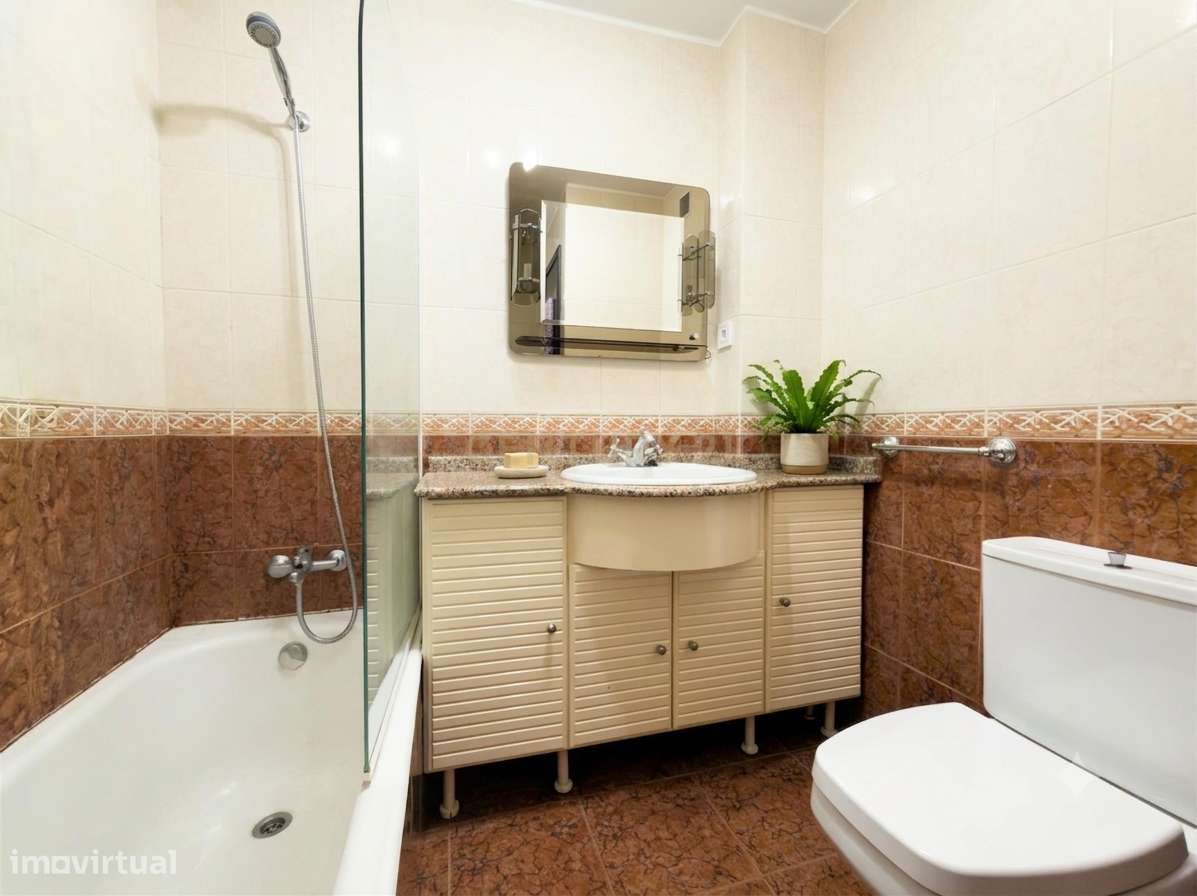 Apartamento T3 em Valbom | Garagem | Arrumos | Excelente Exposição Sol-6