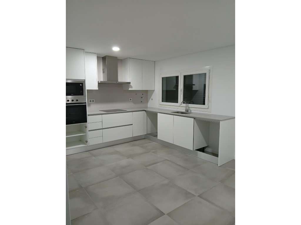 Moradia Nova em Fernão Ferro - Próximo ao Parque das Lagoas - Grande imagem: 4/27