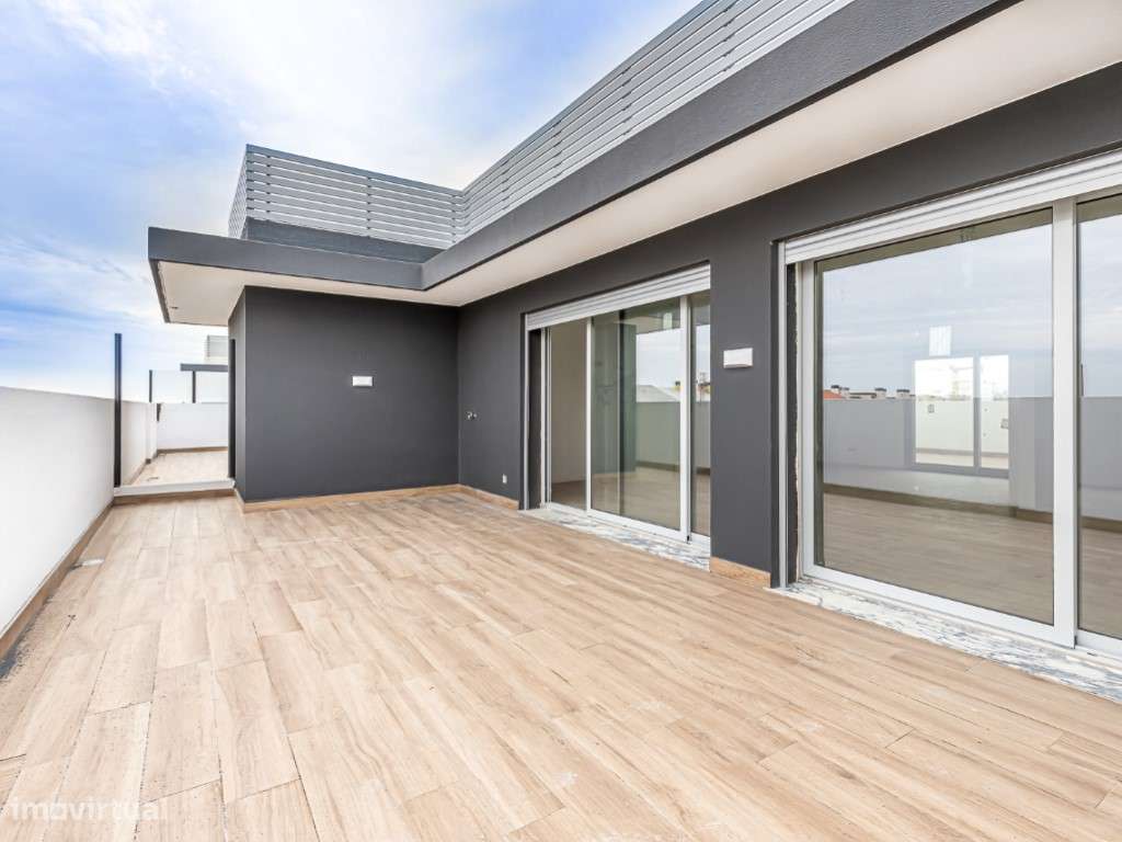 Apartamento T3+1 | Garagem em 'BOX' p/ 2 Viaturas | 2 Terraços-6