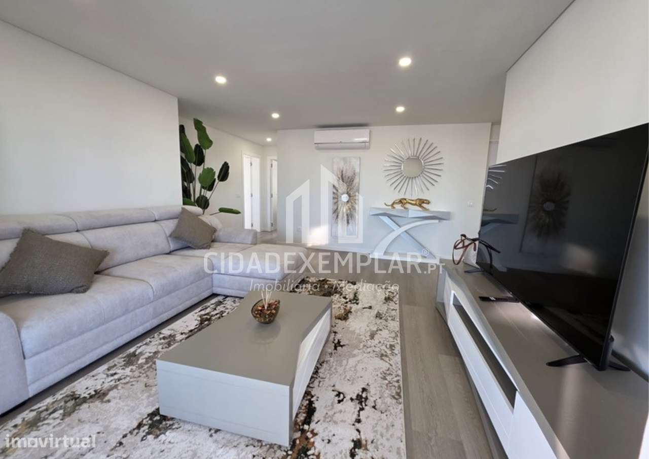 Luxuoso Penthouse T2 Totalmente Remodelado – Portimão, Algarve-5