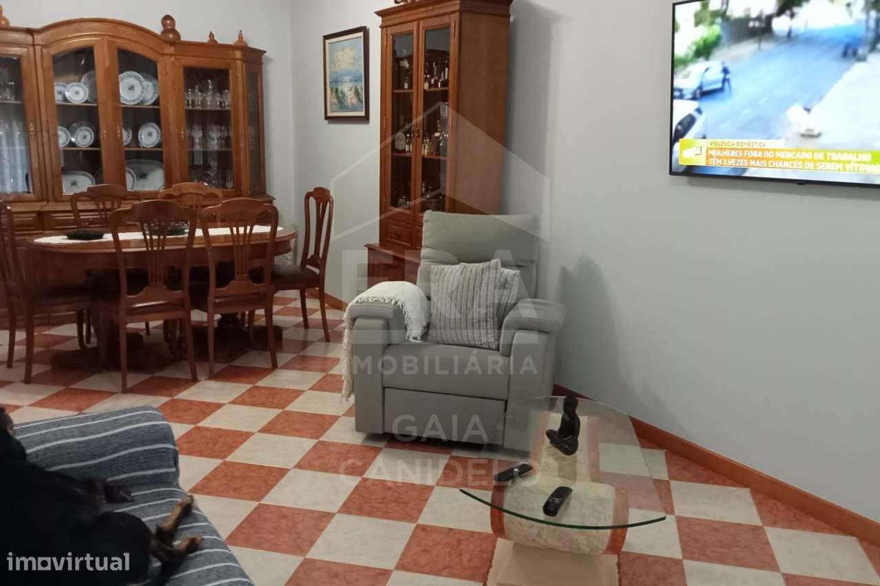 T2 com Varanda e lugar de garagem no Candal!-3