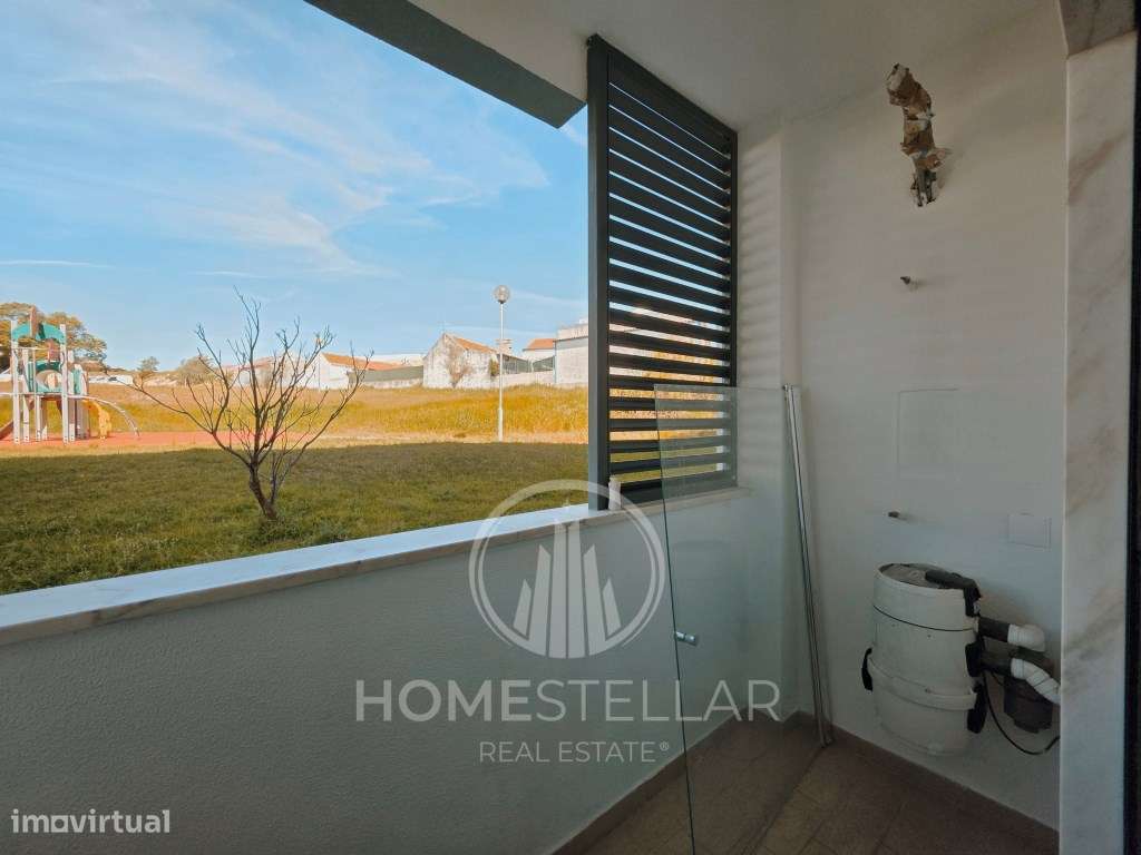 Apartamento T2 Atalaia com Arrecadação e Parqueamento-23