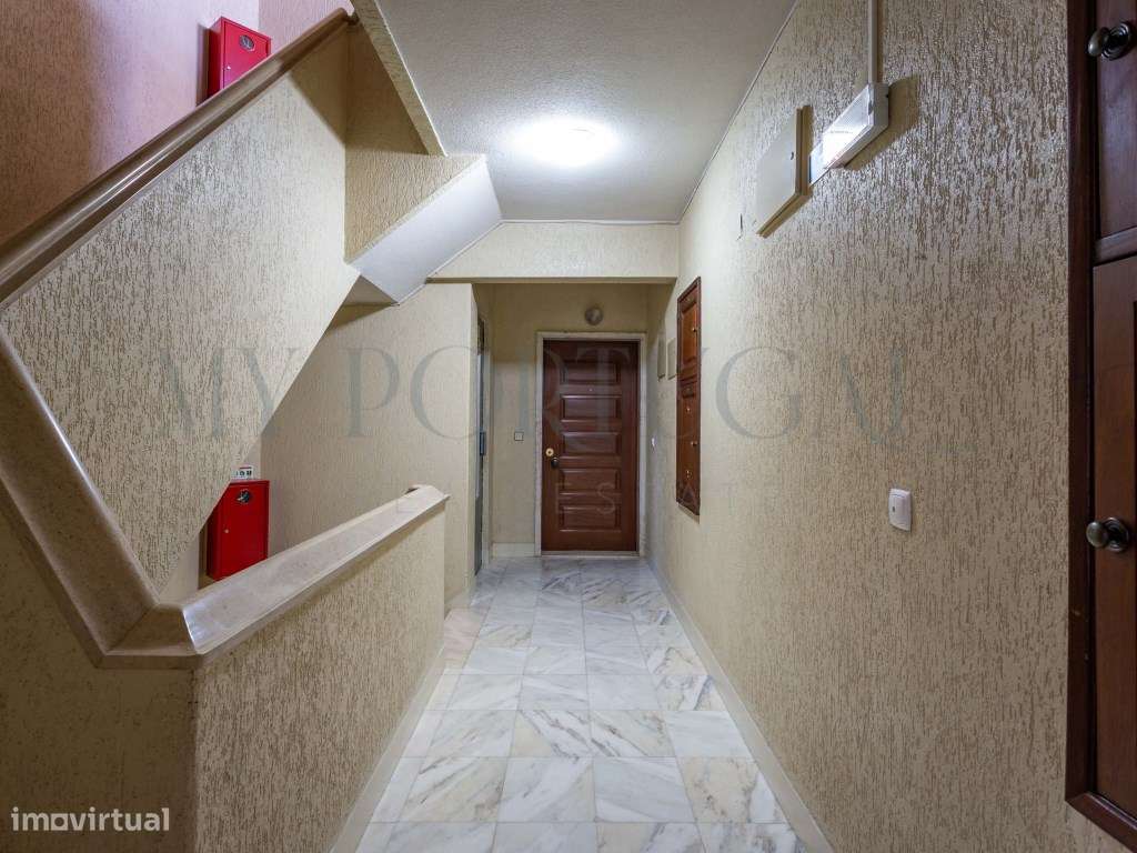 Apartamento T3 com Duas Varandas e Vista Privilegiada - Cascais - P...-34