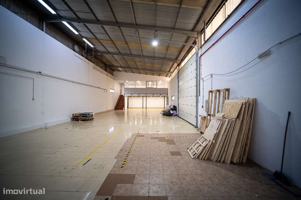 Armazém Industrial em Paços de Brandão com 304 m² - Grande imagem: 5/10