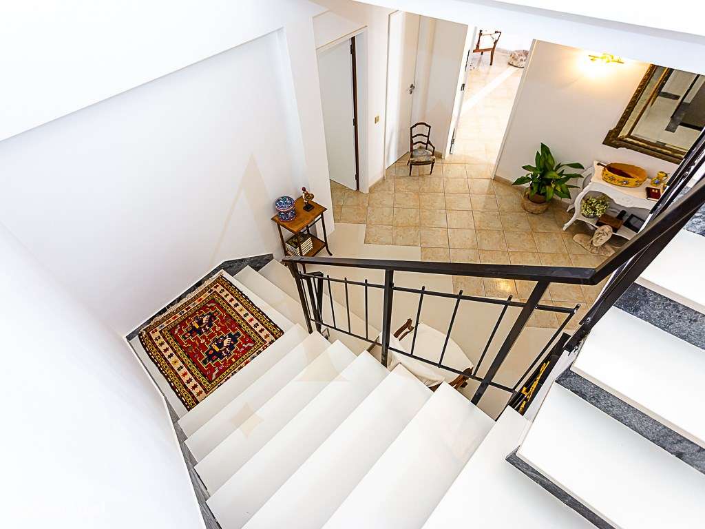Moradia com Garagem, Piscina, Jardim e amplos Terraços, para venda ...-28