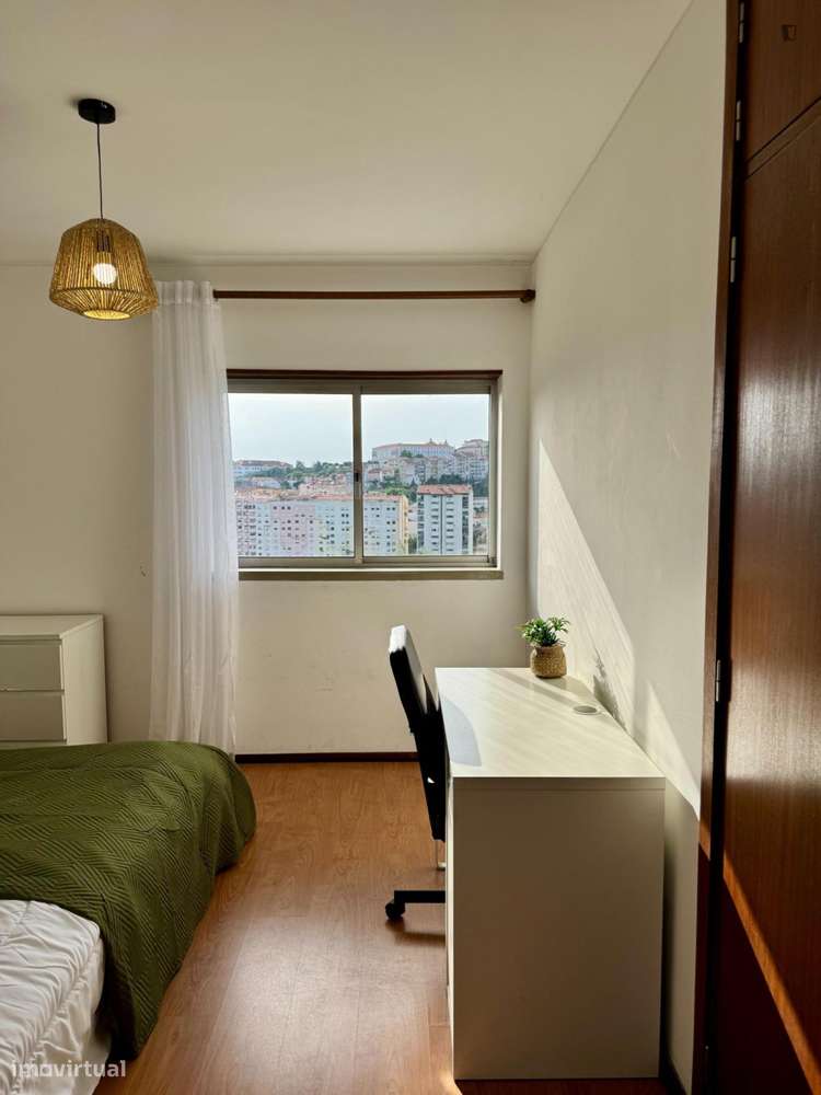 Quarto - localizado em Norton de Matos Coimbra - Grande imagem: 5/8