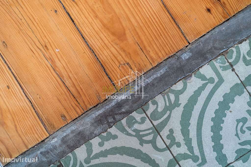 Excelente Moradia com dois pisos no centro do Vimieiro-52