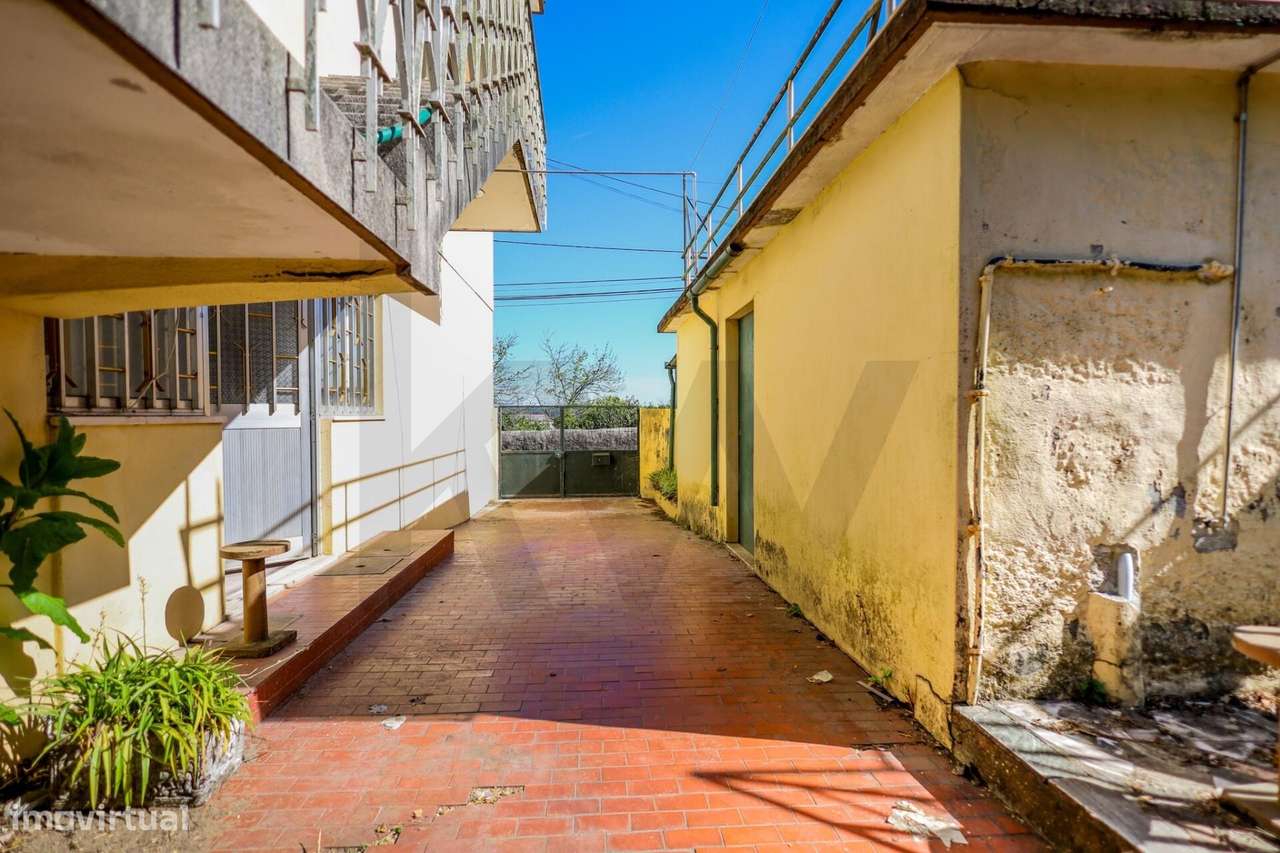 Moradia com 1451m2 de Terreno e Elevado Potencial de Valorização em Sã-24