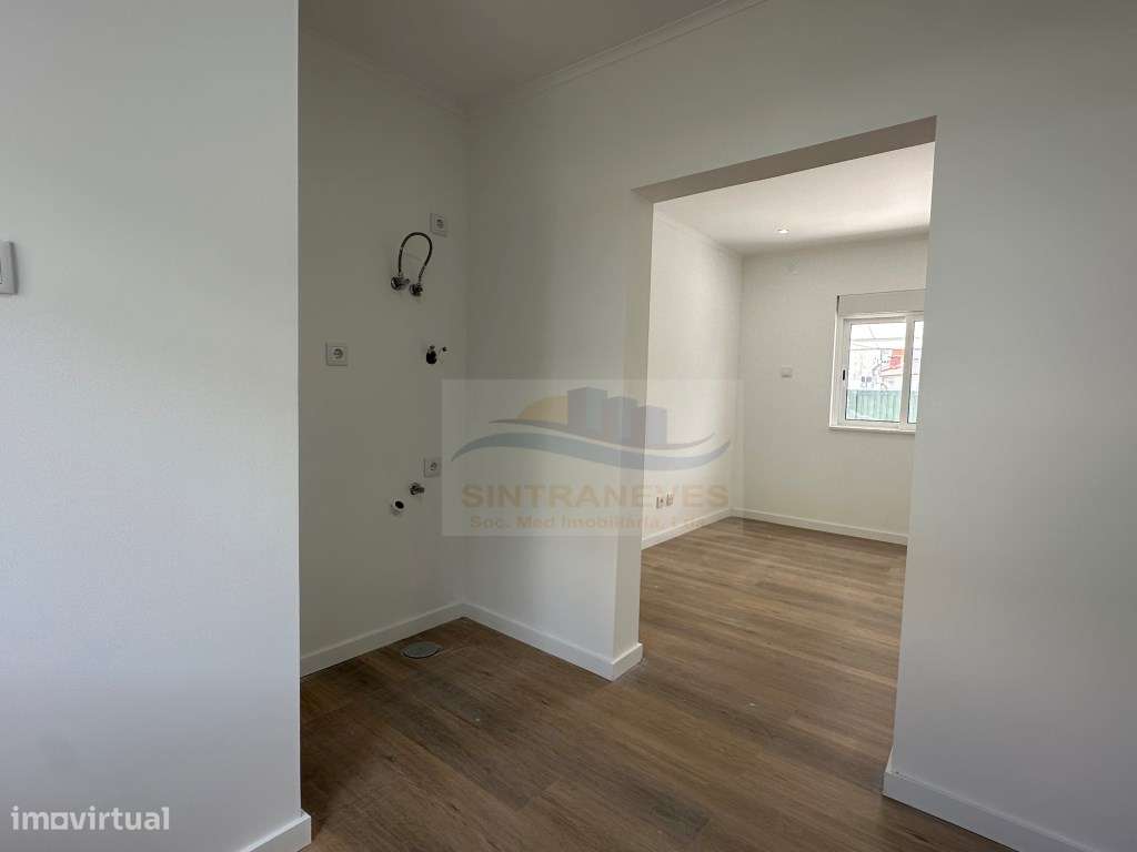 Apartamento T2 Remodelado com Quintal | Pontinha-11