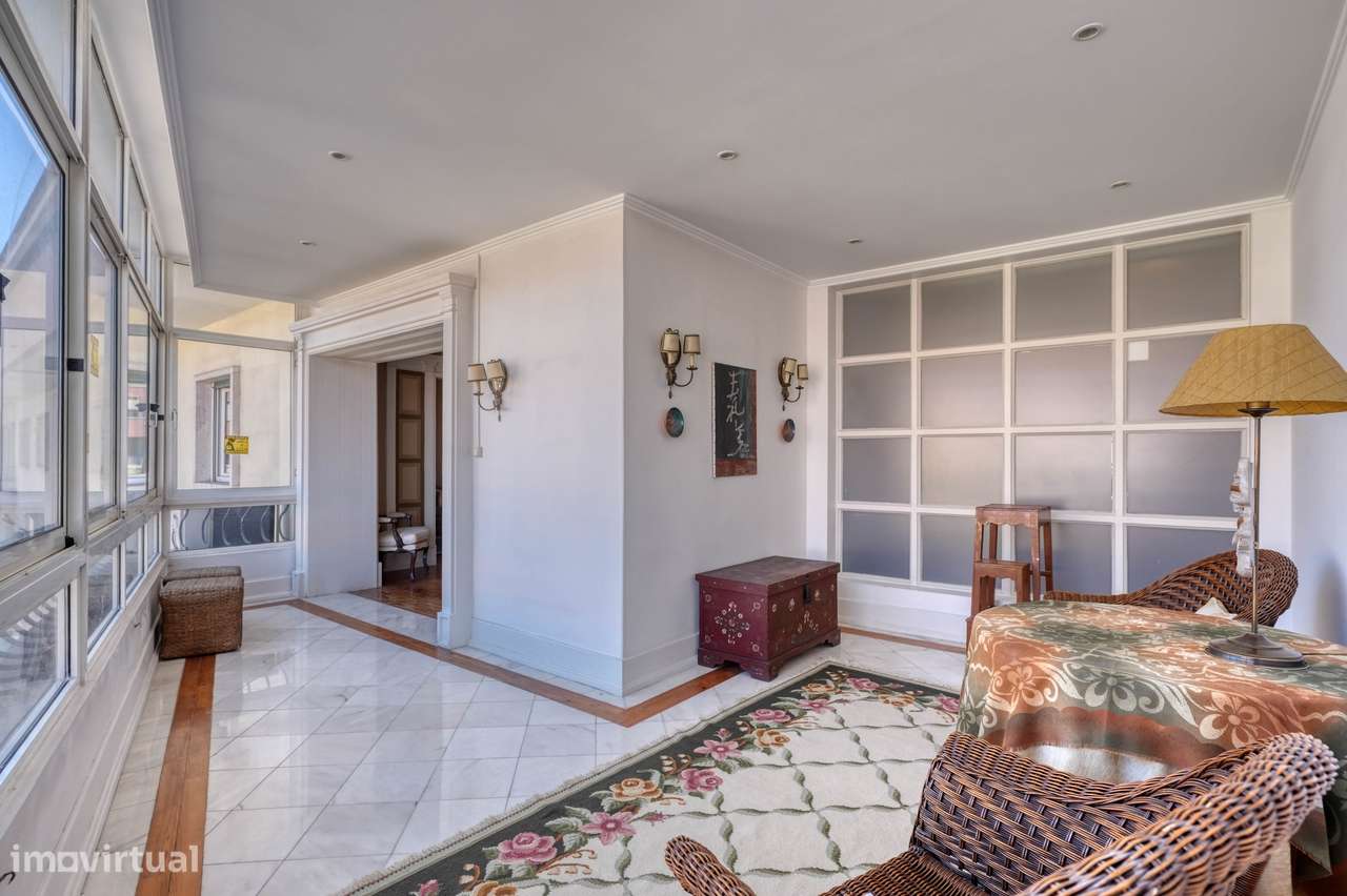 Apartamento T4 com varanda na Av. João XXI, Lisboa-5