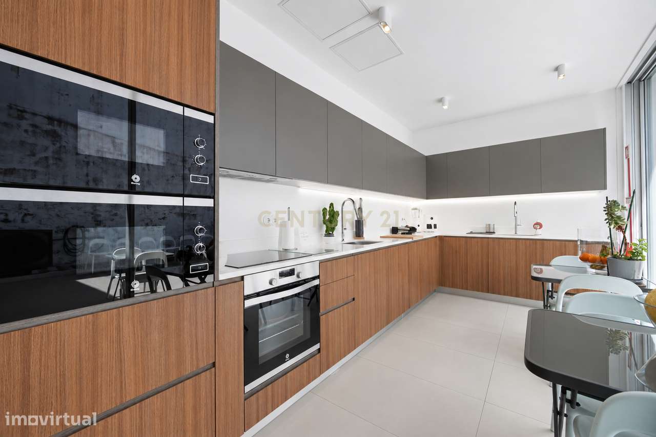 Moradia T4 com Elevado Potencial de Investimento | Habitação, Escritór-5