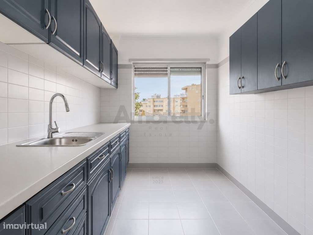 T2 Com Garagem E Arrecadação na Ajuda-8