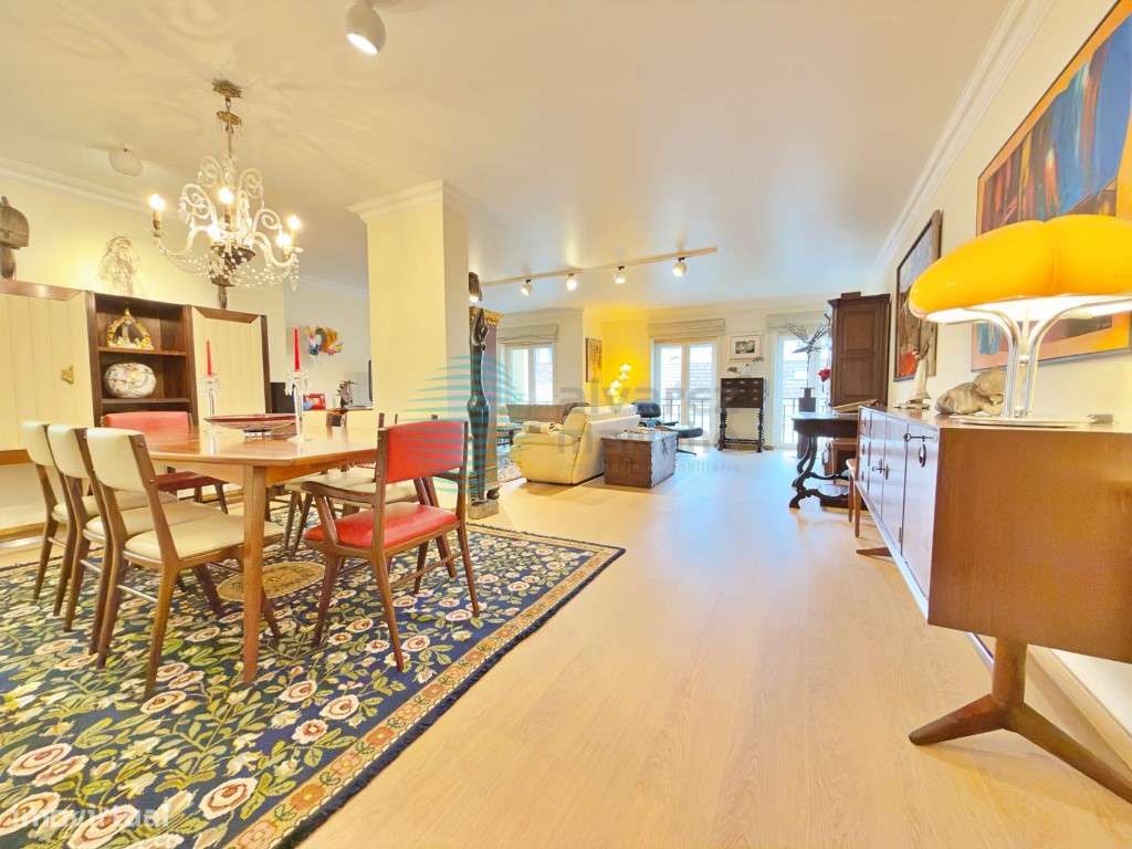 Apartamento T5, com 3 varandas, 2 lugares de estacionamento e Arrec... - Grande imagem: 4/45