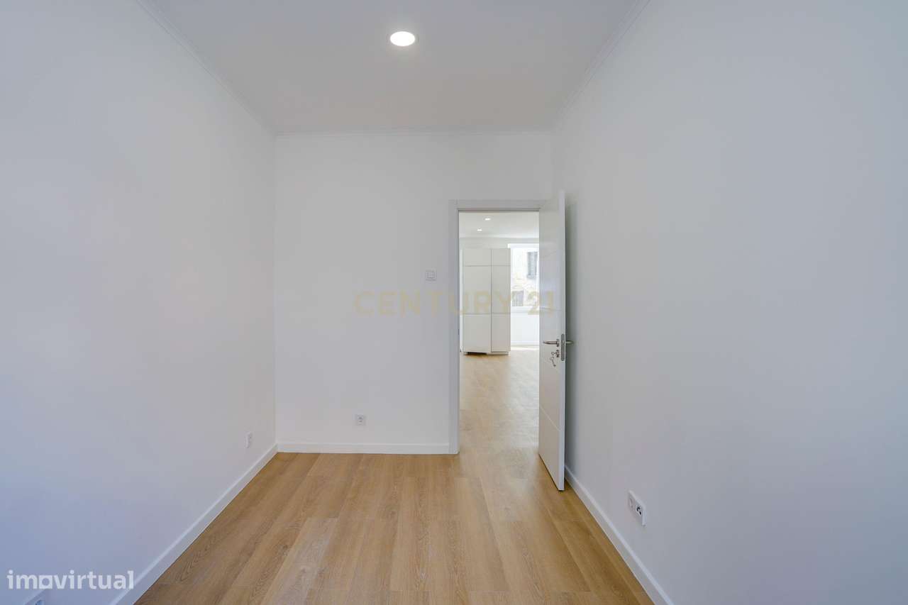 T2 Totalmente Remodelado na Alta de Algés-14