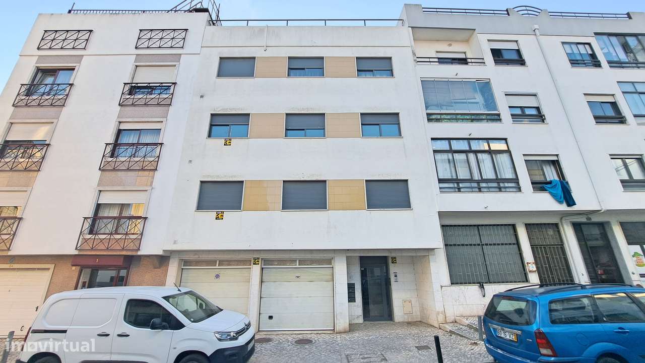 Apartamento T3  área total 145m2, 2 lugares estacionamento  Brandoa-14