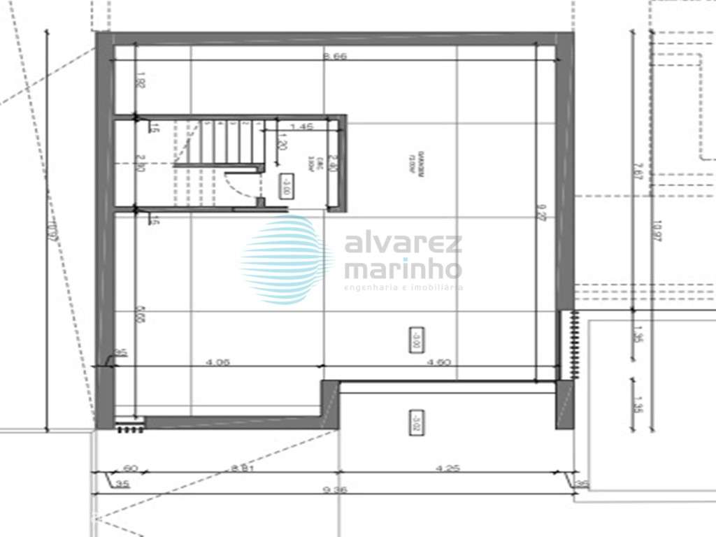 Moradia T4 Independente de Design Contemporâneo com Piscina e Garagem-46