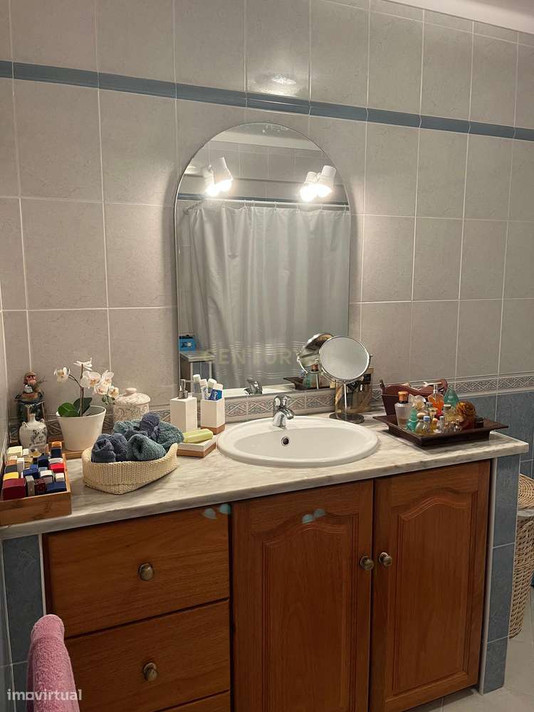 Moradia T4 em condomínio fechado com piscina, vista mar e walking dist-36