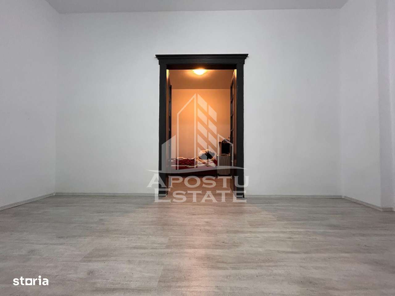 Casă la curte comună, renovată complet în 2024 in zona Iosefin - Imagine principală: 4/17