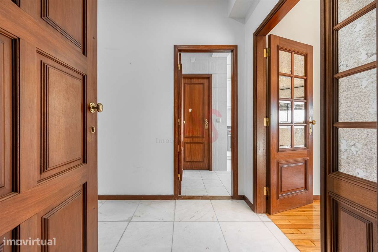 Apartamento T2 em Guimarães com Garagem,  Varanda, Cozinha equipada, A - Grande imagem: 3/22