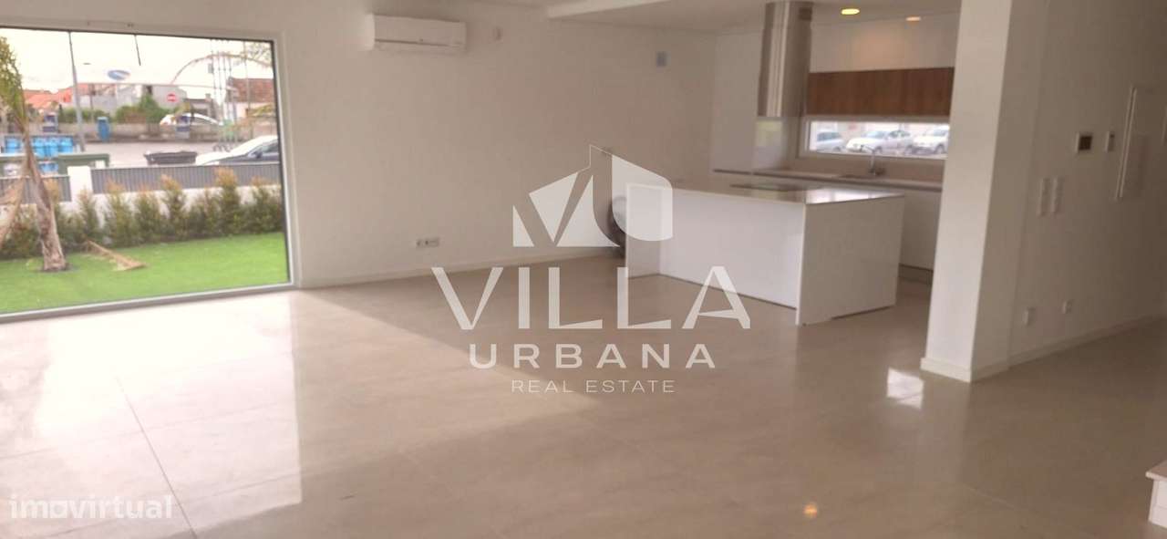 Moradia T3+1 no Centro da Charneca da Caparica-7