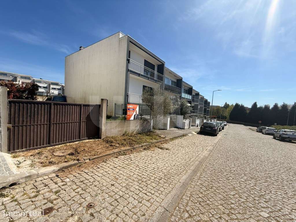 Lote para Moradia em Banda | Zona Tranquila e Excelentes Acessos - ...-7