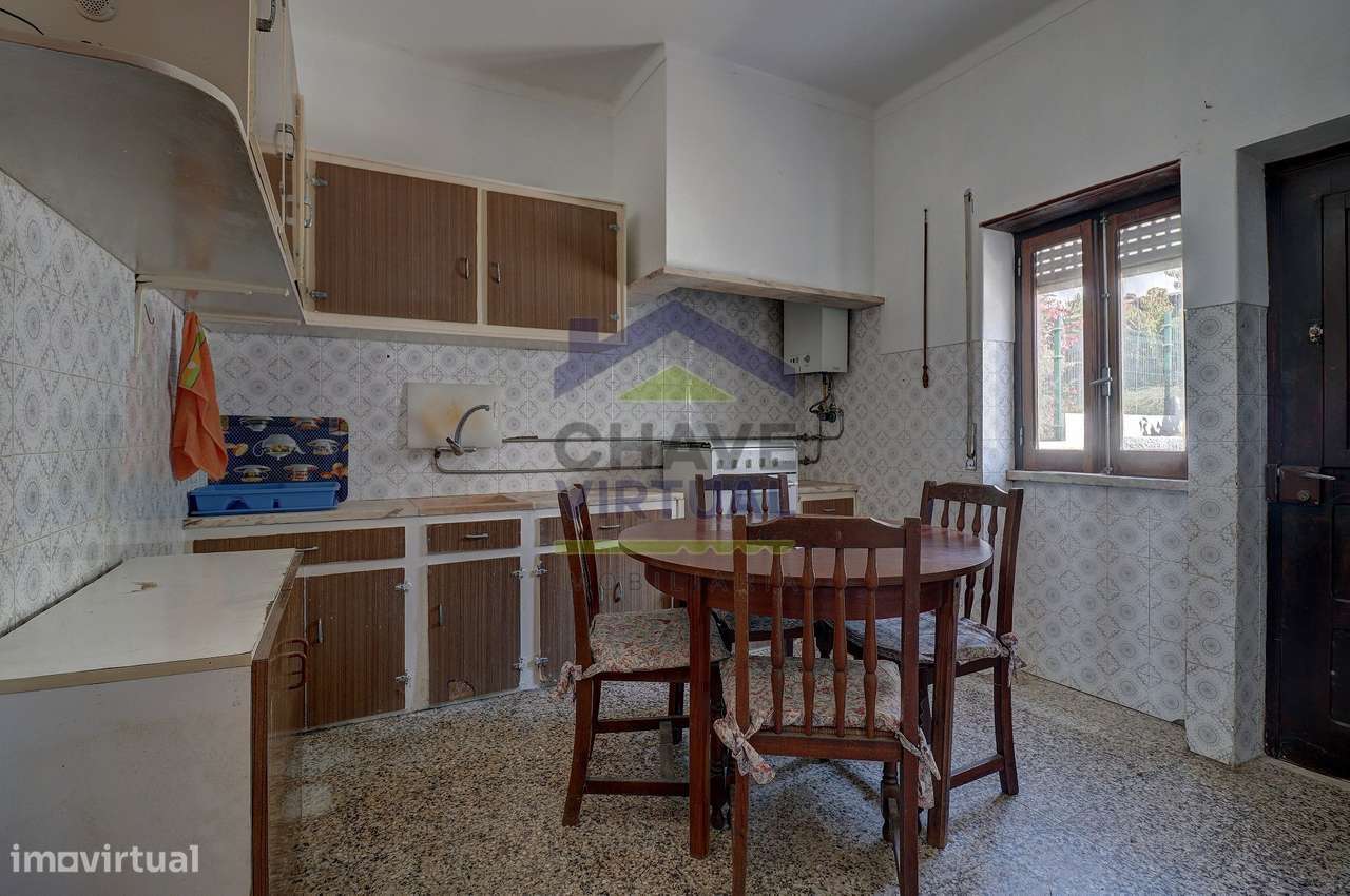 Moradia V3 com garagem e anexo  – Concelho Torres Vedras-14