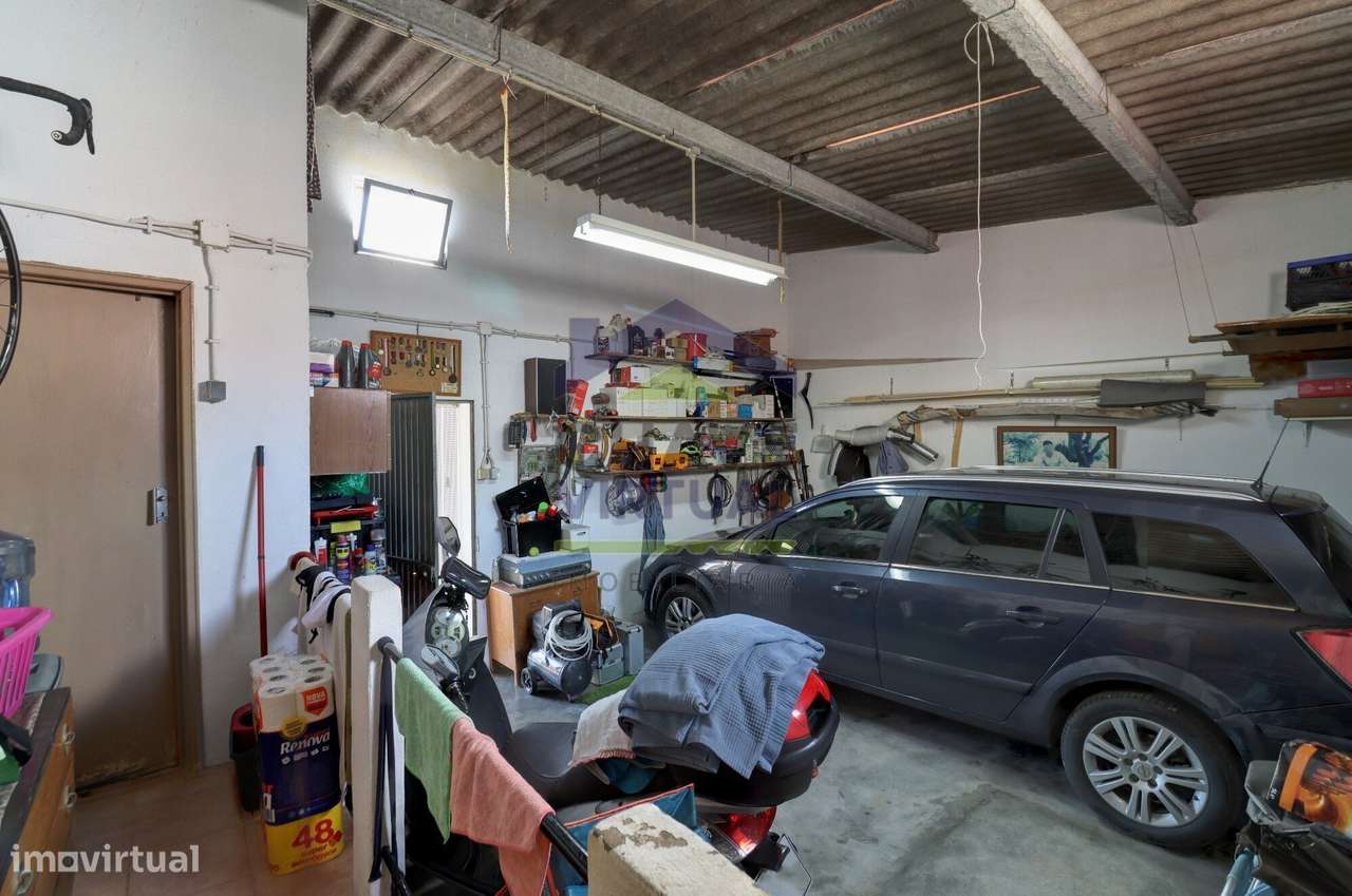 Moradia V2 com 2 Garagens e Quintal - Famões, Bombarral-37