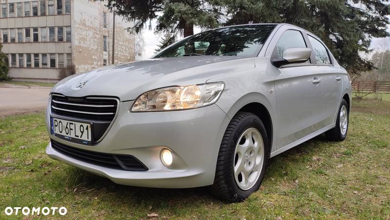 Peugeot 301 1.2 Pure Tech Access - 19